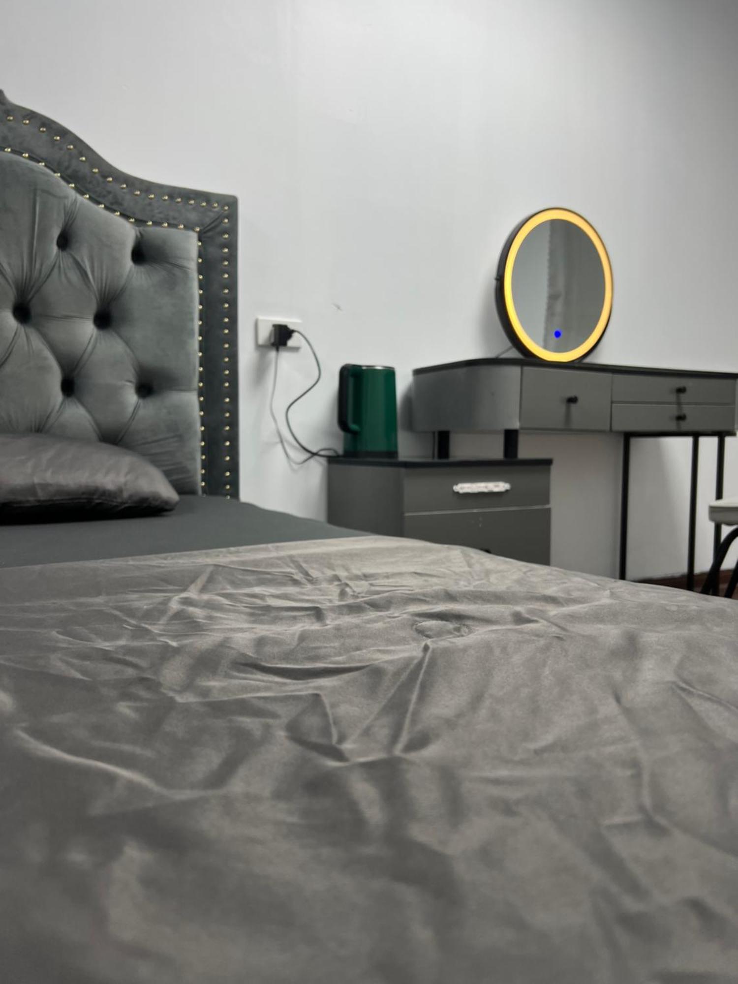 Venus Apartment Kham Thien Hanoï Extérieur photo