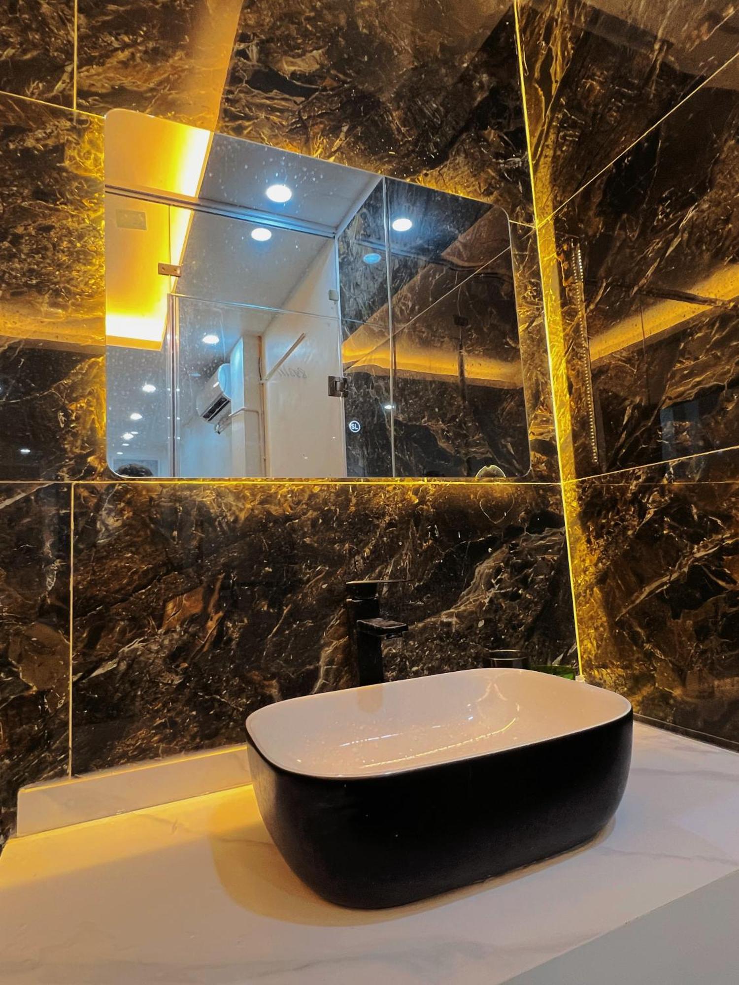 Venus Apartment Kham Thien Hanoï Extérieur photo